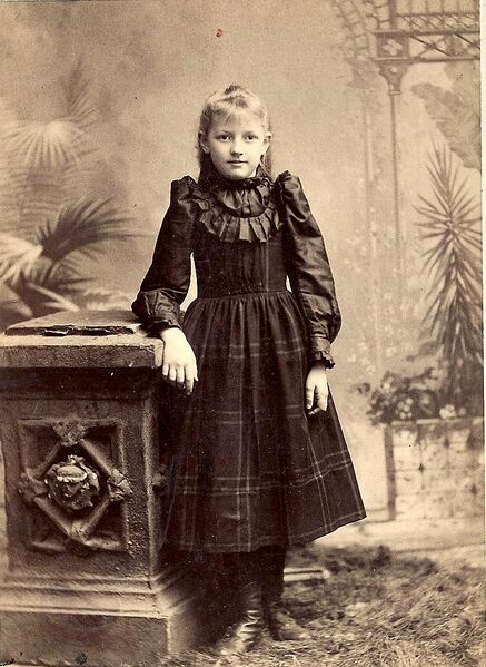 File:Lucy 1.jpg