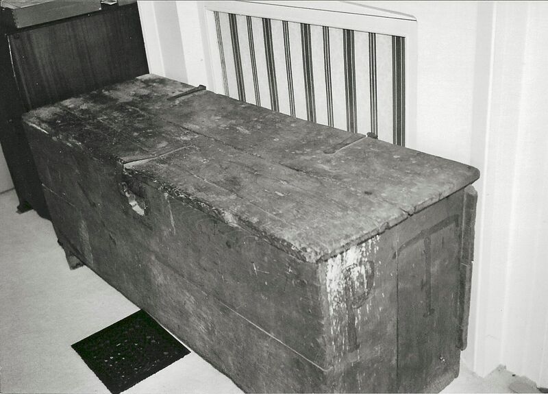File:P. Turners Travel Chest.jpg
