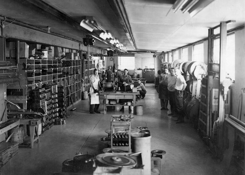 File:HR006WorkersInPlantB.jpg