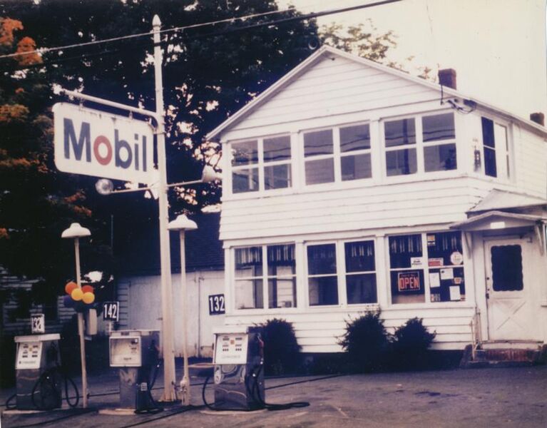 File:BS004StevensGasStationSept2819997.jpg