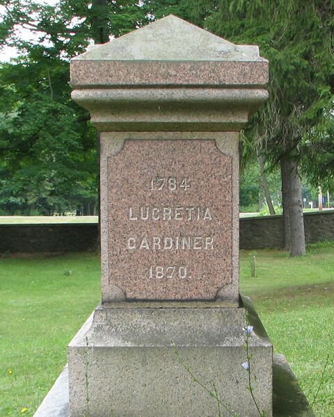 File:Grave-Knox-Old-GardinerLucretia.jpg