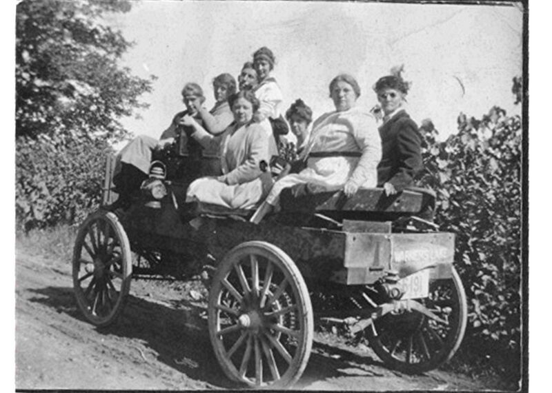 File:Old Car.jpg