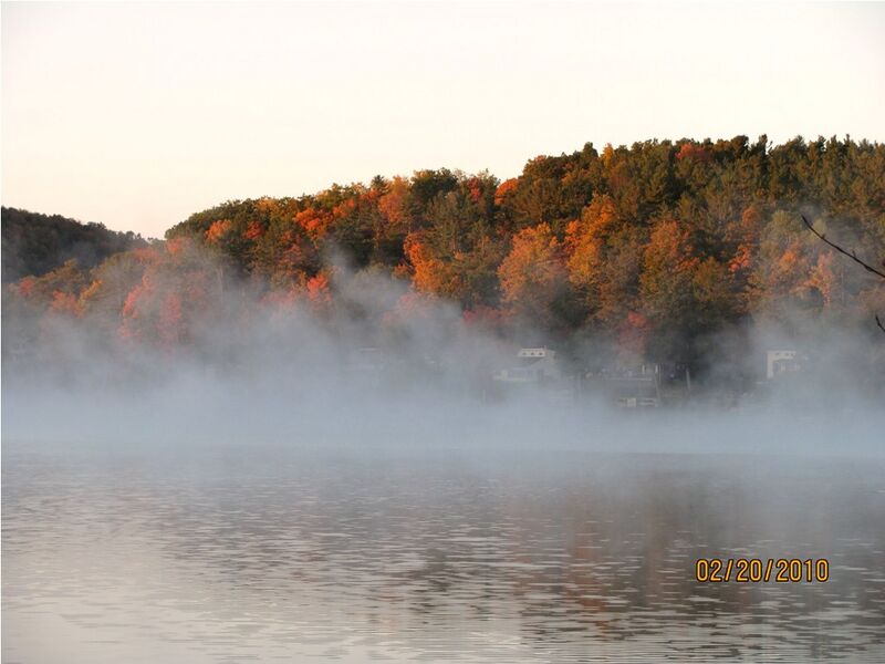File:Sunrise in the mist.jpg