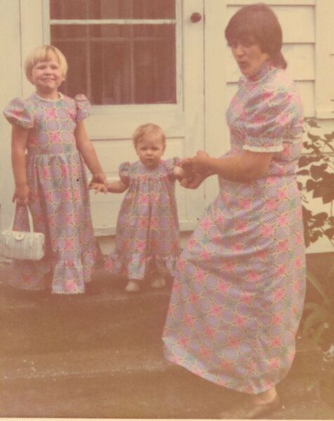 File:19720715DexterCarolRachelJennifer.jpg