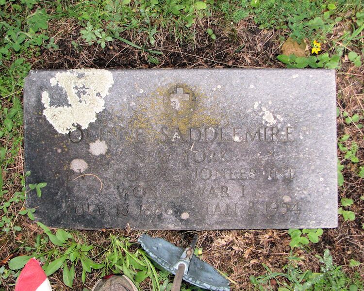 File:Grave-Knox-SaddlemireOlinE.jpg