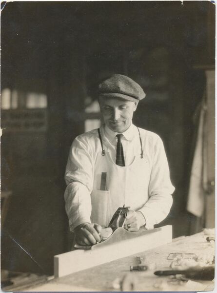 File:S008StaffordJesseHatGEWorks.jpg