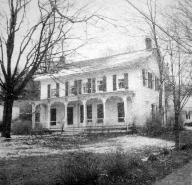 File:Frisbee CatalpaHouse.jpg