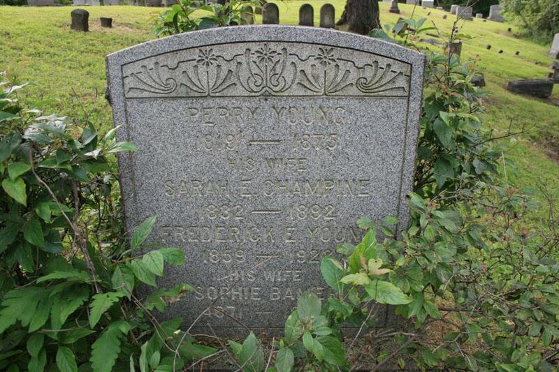 File:YoungPerryGraveMenands.jpg