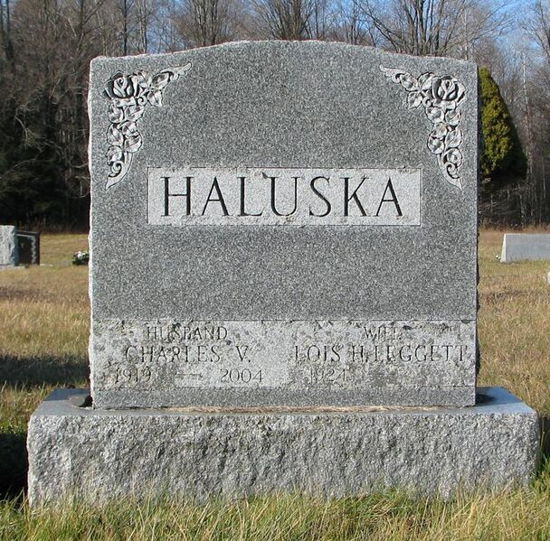 File:Grave-Woodlawn-HulskaCharlesV.jpg
