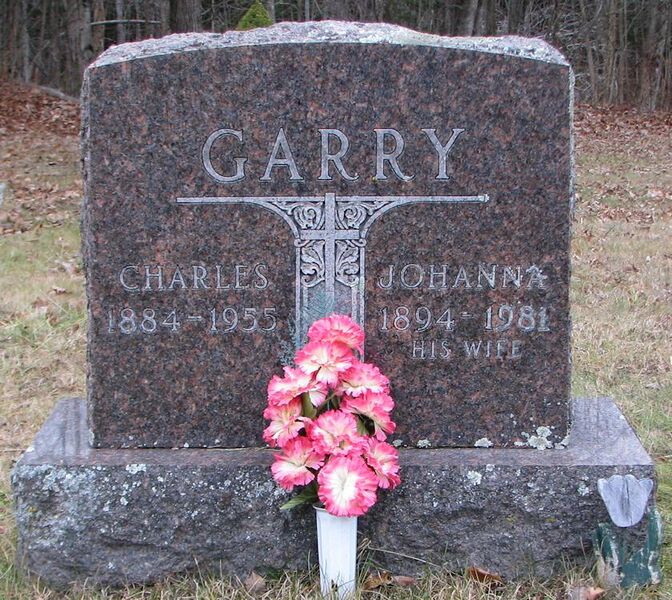 File:Grave-Woodlawn-GarryCharles.jpg