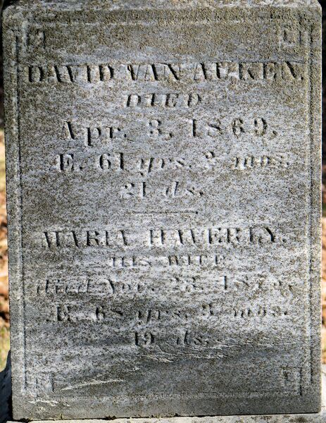 File:GraveVanAukenDavidMaria.jpg