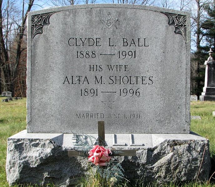 File:Grave-Woodlawn-BallClydeL.jpg
