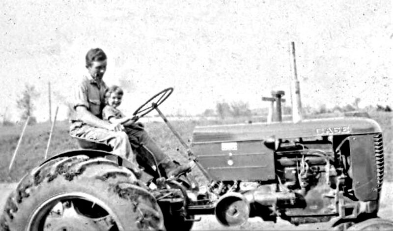 File:Mike and Winnie.jpg